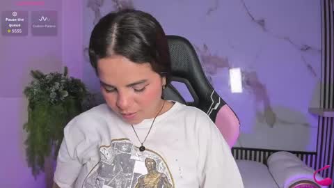 Stefany online show from May 17, 2026, 2:42 am