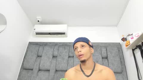 naughtyfusion_os online show from December 1, 2025, 12:54 pm