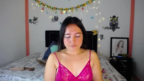 Snapshot of naughtygirl_mmm chatting on December 22, 2024, 7:42 pm Valeria online show from December 22, 2024, 7:42 pm