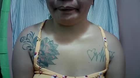 Snapshot of naughtymom_33 chatting on March 16, 2026, 2:10 pm naughtymom_33 online show from March 16, 2026, 2:10 pm