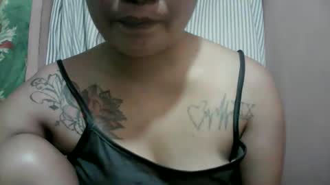 Snapshot of naughtymom_33 chatting on April 14, 2026, 8:20 am naughtymom_33 online show from April 14, 2026, 8:20 am