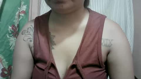 Snapshot of naughtymom_33 chatting on April 18, 2026, 1:20 am naughtymom_33 online show from April 18, 2026, 1:20 am