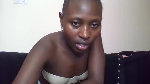 naughtyqueen12 online show from February 16, 2025, 3:27 pm