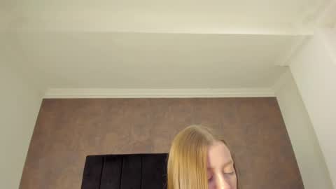 Naxa  Lexi online show from February 19, 2025, 9:03 pm