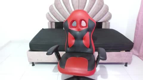 Snapshot of naya_fox1 chatting on December 23, 2025, 1:03 am naya_fox1 online show from December 23, 2025, 1:03 am