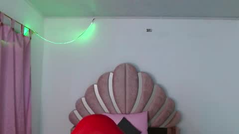 Snapshot of naya_fox1 chatting on January 18, 2026, 7:39 pm naya_fox1 online show from January 18, 2026, 7:39 pm