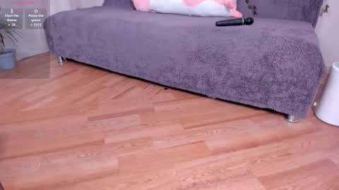 Kira online show from March 5, 2026, 9:11 pm