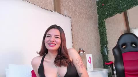 Snapshot of nayla_bss chatting on October 9, 2025, 11:30 am Mia online show from October 9, 2025, 11:30 am