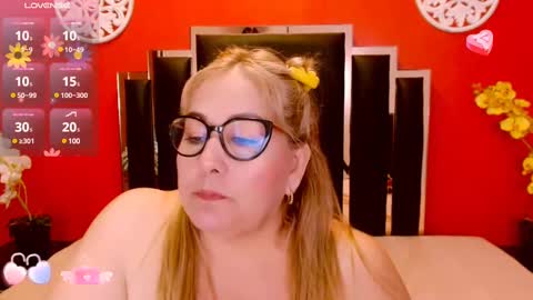Snapshot of nayla_garner chatting on March 5, 2025, 5:29 pm Lady Nayla online show from March 5, 2025, 5:29 pm