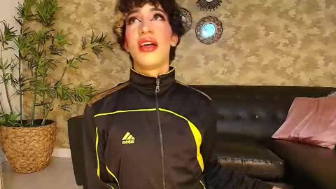 Snapshot of nayla_monroee chatting on January 9, 2026, 8:21 pm Nayla online show from January 9, 2026, 8:21 pm