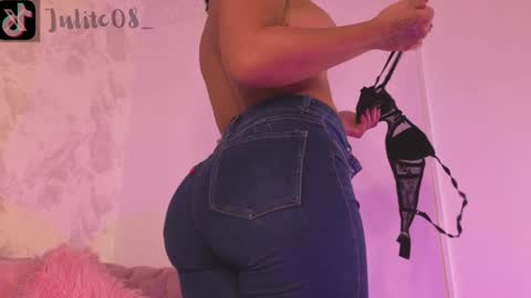 Snapshot of naylapot_ chatting on January 6, 2025, 6:20 pm Juli online show from January 6, 2025, 6:20 pm