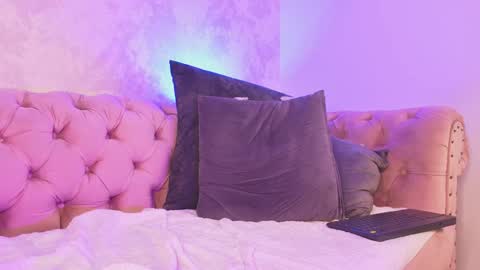 Snapshot of naylapot_ chatting on January 17, 2025, 4:36 pm Juli online show from January 17, 2025, 4:36 pm