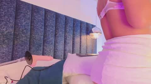 Snapshot of naylapot_ chatting on February 2, 2025, 12:13 pm Juli online show from February 2, 2025, 12:13 pm