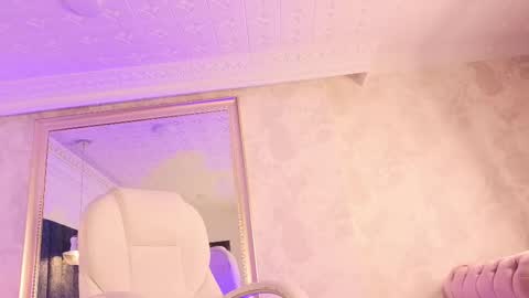 Snapshot of naylapot_ chatting on March 12, 2025, 2:23 pm Juli online show from March 12, 2025, 2:23 pm