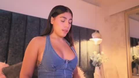 Snapshot of naylapot_ chatting on November 22, 2025, 11:20 am Juli online show from November 22, 2025, 11:20 am