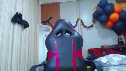 Snapshot of nazper_2 chatting on November 4, 2025, 6:40 pm NAZPER online show from November 4, 2025, 6:40 pm