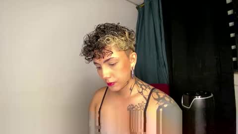 Snapshot of nazzz10 chatting on December 5, 2025, 2:20 am nazzz10 online show from December 5, 2025, 2:20 am