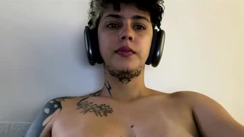 Snapshot of nazzz10 chatting on January 7, 2026, 4:20 pm nazzz10 online show from January 7, 2026, 4:20 pm