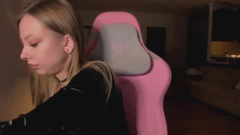 m a r i a online show from December 9, 2024, 3:18 am