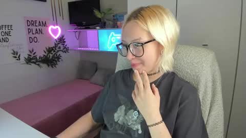 Kate online show from May 19, 2026, 1:56 am