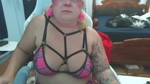 Snapshot of nekokittenz chatting on September 17, 2025, 12:12 am NekoKittenz online show from September 17, 2025, 12:12 am