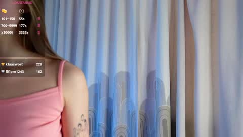 Snapshot of neldaaskins chatting on December 25, 2024, 4:12 am Lana online show from December 25, 2024, 4:12 am