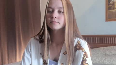 Snapshot of neldaaskins chatting on February 17, 2025, 1:04 am Lana online show from February 17, 2025, 1:04 am