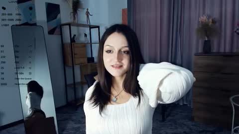 Vicky and Beatrice online show from October 22, 2025, 8:14 am