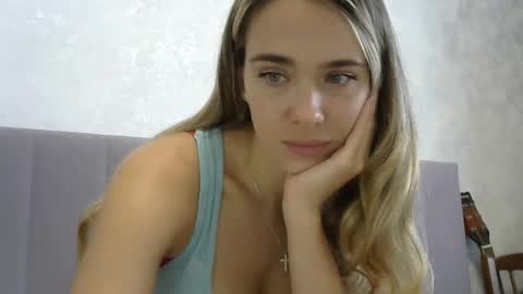nelly_fortu online show from September 26, 2025, 1:04 pm