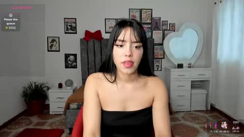 nenitaa_ online show from May 6, 2026, 12:21 pm