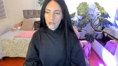 Sarah  online show from November 18, 2025, 3:23 am