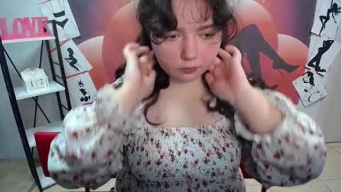 Snapshot of neonilalisova chatting on November 18, 2025, 12:20 pm NeonilaLisova online show from November 18, 2025, 12:20 pm