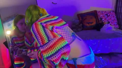 neonslug online show from December 18, 2025, 8:37 pm