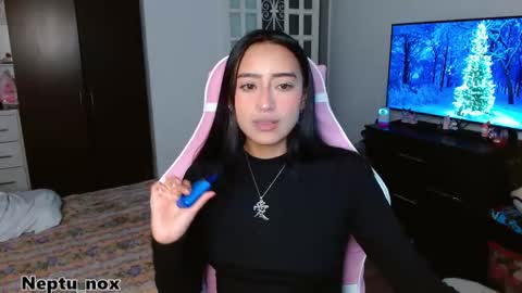 Snapshot of neptu_noxx chatting on December 21, 2025, 8:16 pm Neptu noxx online show from December 21, 2025, 8:16 pm