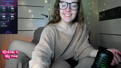 Snapshot of nerdy_goddess chatting on December 13, 2024, 10:02 pm Aida online show from December 13, 2024, 10:02 pm