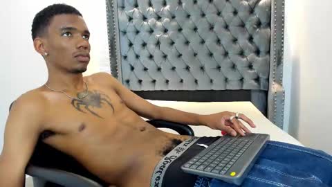 Snapshot of nero_reyd chatting on December 19, 2025, 7:43 pm Nero online show from December 19, 2025, 7:43 pm