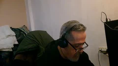 Snapshot of neron401 chatting on February 18, 2026, 10:50 pm neron401 online show from February 18, 2026, 10:50 pm