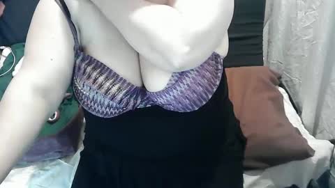 Snapshot of neslihan35 chatting on February 14, 2025, 5:19 am neslihan online show from February 14, 2025, 5:19 am