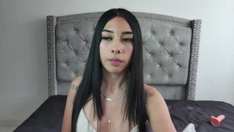 nesuko_kamado online show from January 6, 2025, 5:49 pm