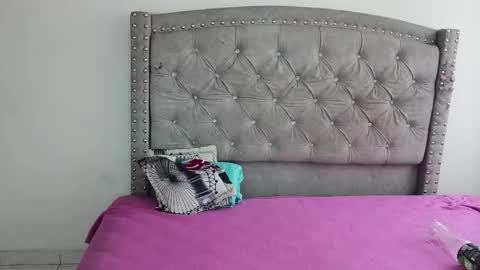 nesuko_kamado online show from September 18, 2025, 4:20 pm