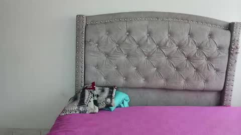 nesuko_kamado online show from September 22, 2025, 4:42 pm