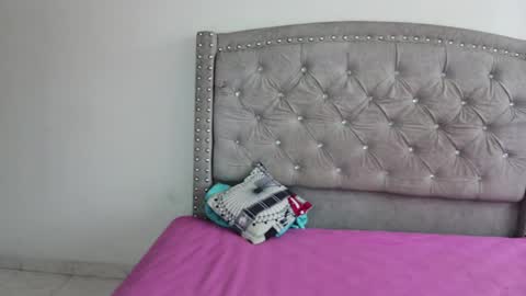 nesuko_kamado online show from September 23, 2025, 5:27 pm