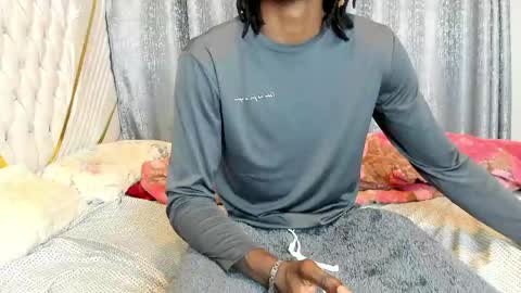 Snapshot of netfux_and_chill chatting on April 21, 2026, 10:21 am netfux_and_chill online show from April 21, 2026, 10:21 am