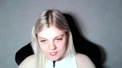 Snapshot of never_enoughh chatting on June 12, 2026, 3:44 pm never_enoughh online show from June 12, 2026, 3:44 pm