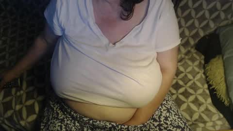 Snapshot of new_milf chatting on June 3, 2026, 2:14 am Lilly online show from June 3, 2026, 2:14 am