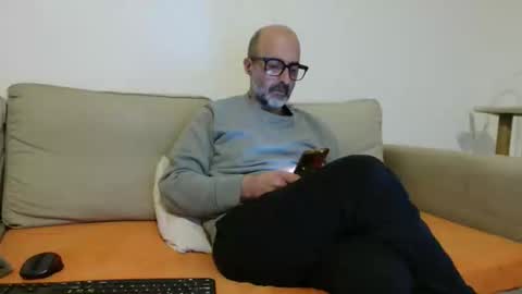 Snapshot of new_simi_74 chatting on January 5, 2026, 5:27 pm simi online show from January 5, 2026, 5:27 pm