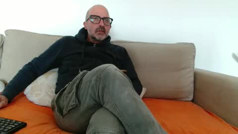 Snapshot of new_simi_74 chatting on January 14, 2026, 12:44 pm simi online show from January 14, 2026, 12:44 pm