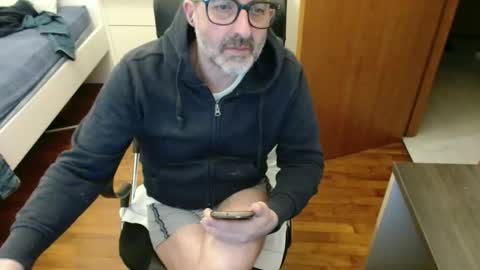 Snapshot of new_simi_74 chatting on February 4, 2026, 7:31 pm simi online show from February 4, 2026, 7:31 pm