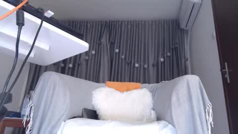 Snapshot of newamore chatting on November 12, 2025, 8:41 pm Im Ana ntmu...Please dontt forget to give thump up and follow me kiss online show from November 12, 2025, 8:41 pm