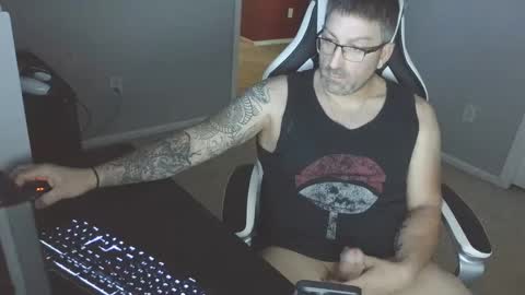 Snapshot of newevo chatting on October 1, 2025, 9:43 pm newevo online show from October 1, 2025, 9:43 pm